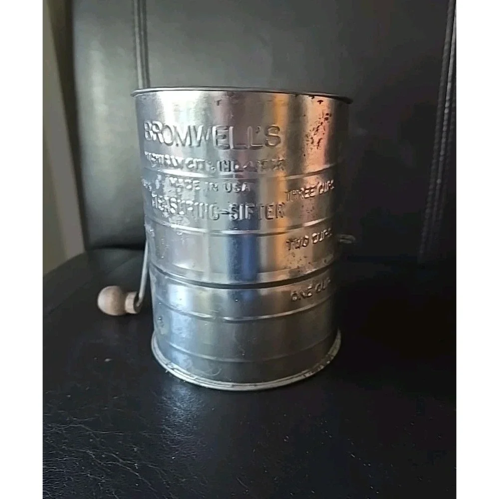 Vintage Bromwells Measuring Cup Flour‎ Sifter Crank Handle Kitchen Baking Tool